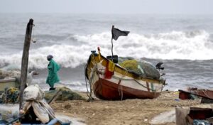 Cyclone Michaung: चक्रवात मिचौंग ने मचाई तबाही, आंध्र प्रदेश से आज टकराएगा, इन राज्यों में रेड अलर्ट, स्कूल कालेज से लेकर प्लाइट तक बंद