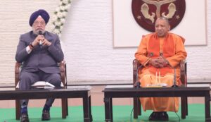 hardeep puri and yogi adityanath